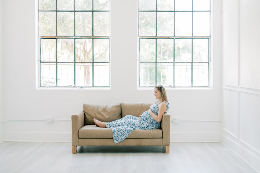 studio maternity photos 