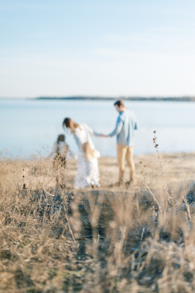 outdoor family photos in winter lakeside fort worth