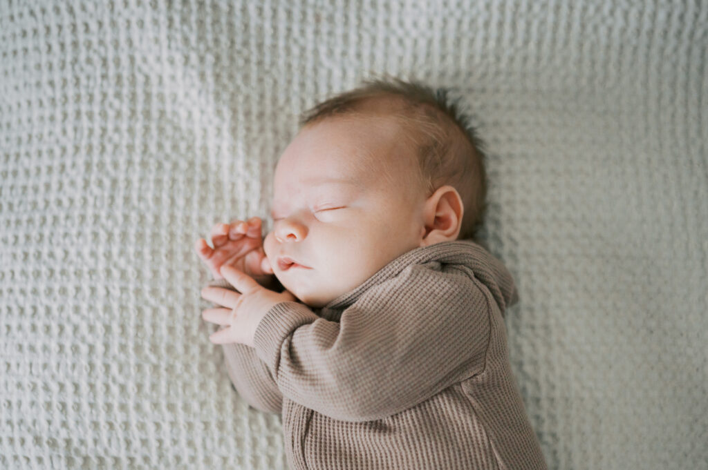 baby photos at home newborn lifestyle