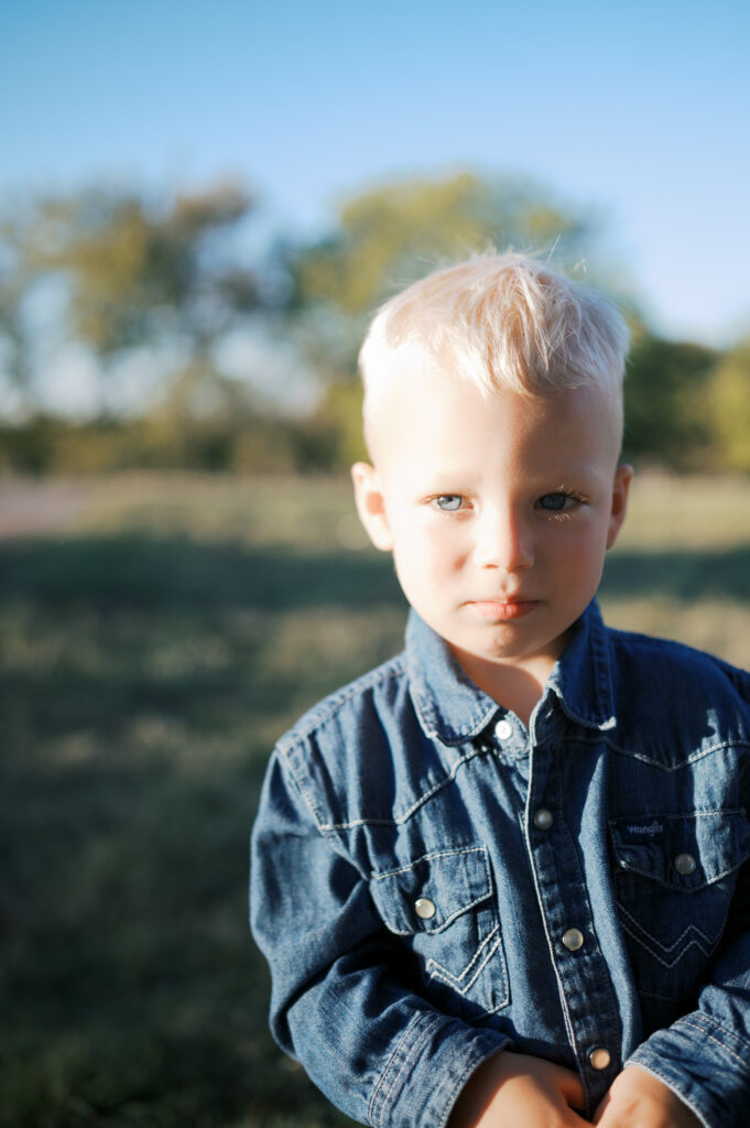 family photos with toddler outdoor in fort worth
