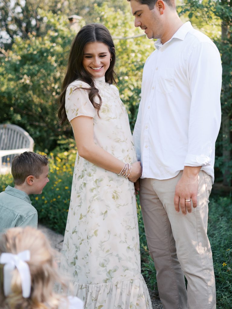 pregnancy announcement photographer in fort worth