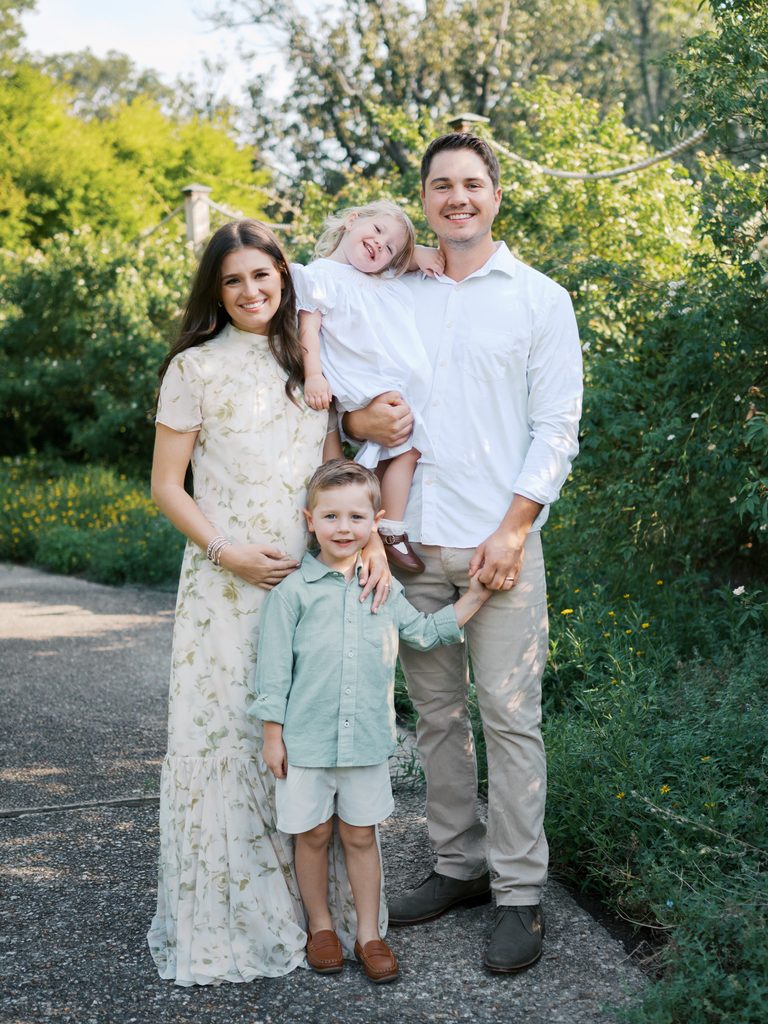 pregnancy announcement photographer in fort worth