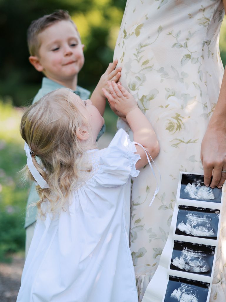 pregnancy announcement photographer in fort worth