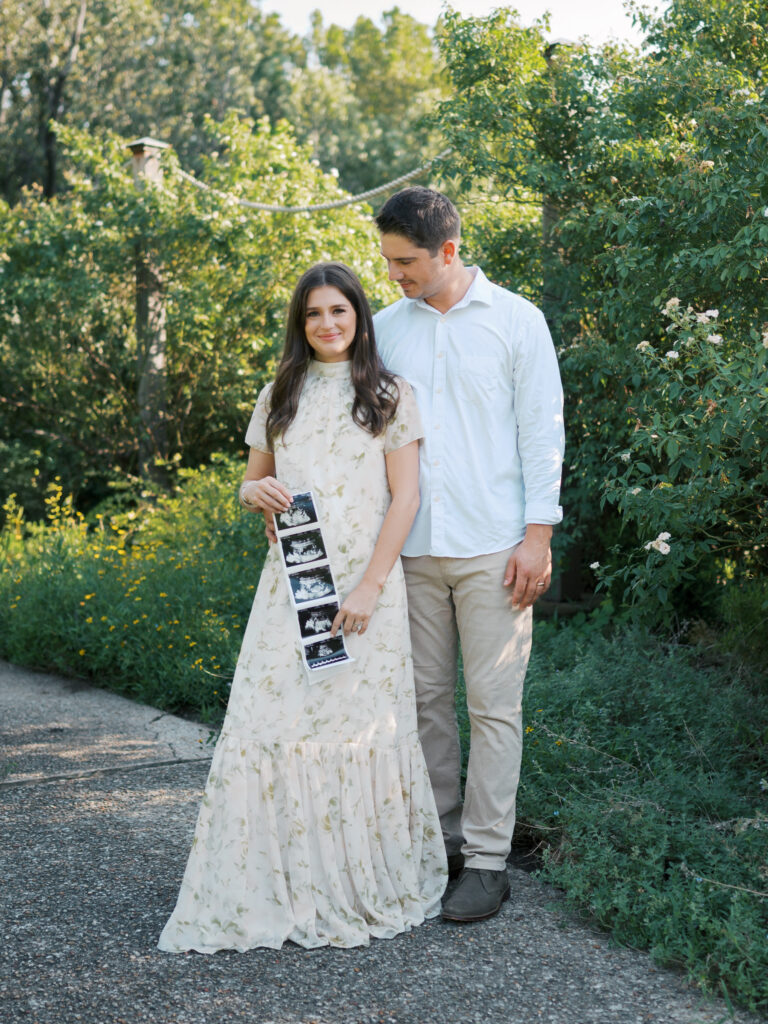 pregnancy announcement photographer in fort worth