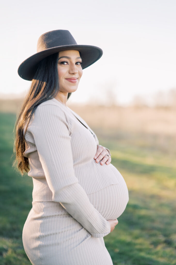 maternity session photo in fort worth