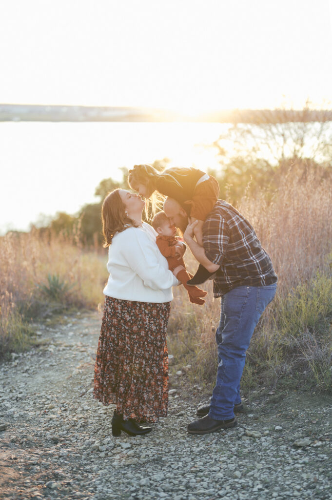 fort worth locations for fall family photos, kimbell art museum