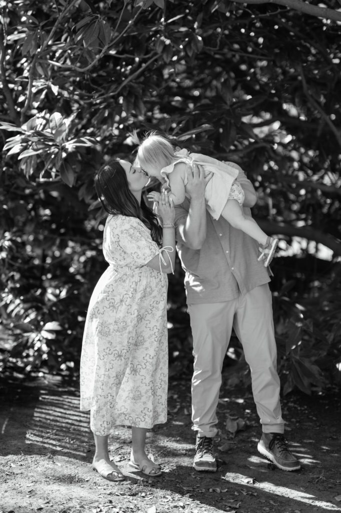 fort worth maternity photographer - family at the botanic garden
