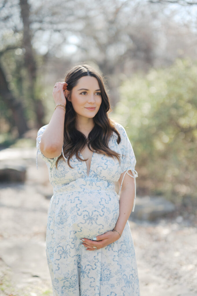 dfw maternity photographer , portraits at the fort worth botanic garden