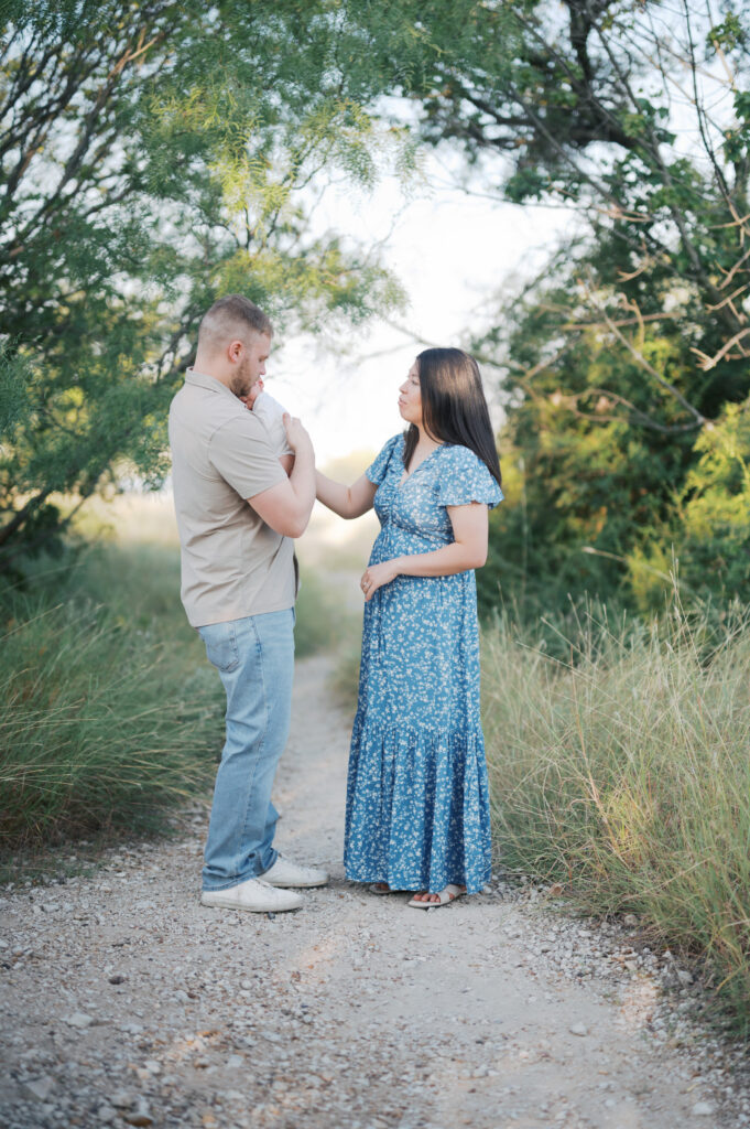outdoor newborn photos in fort worth 