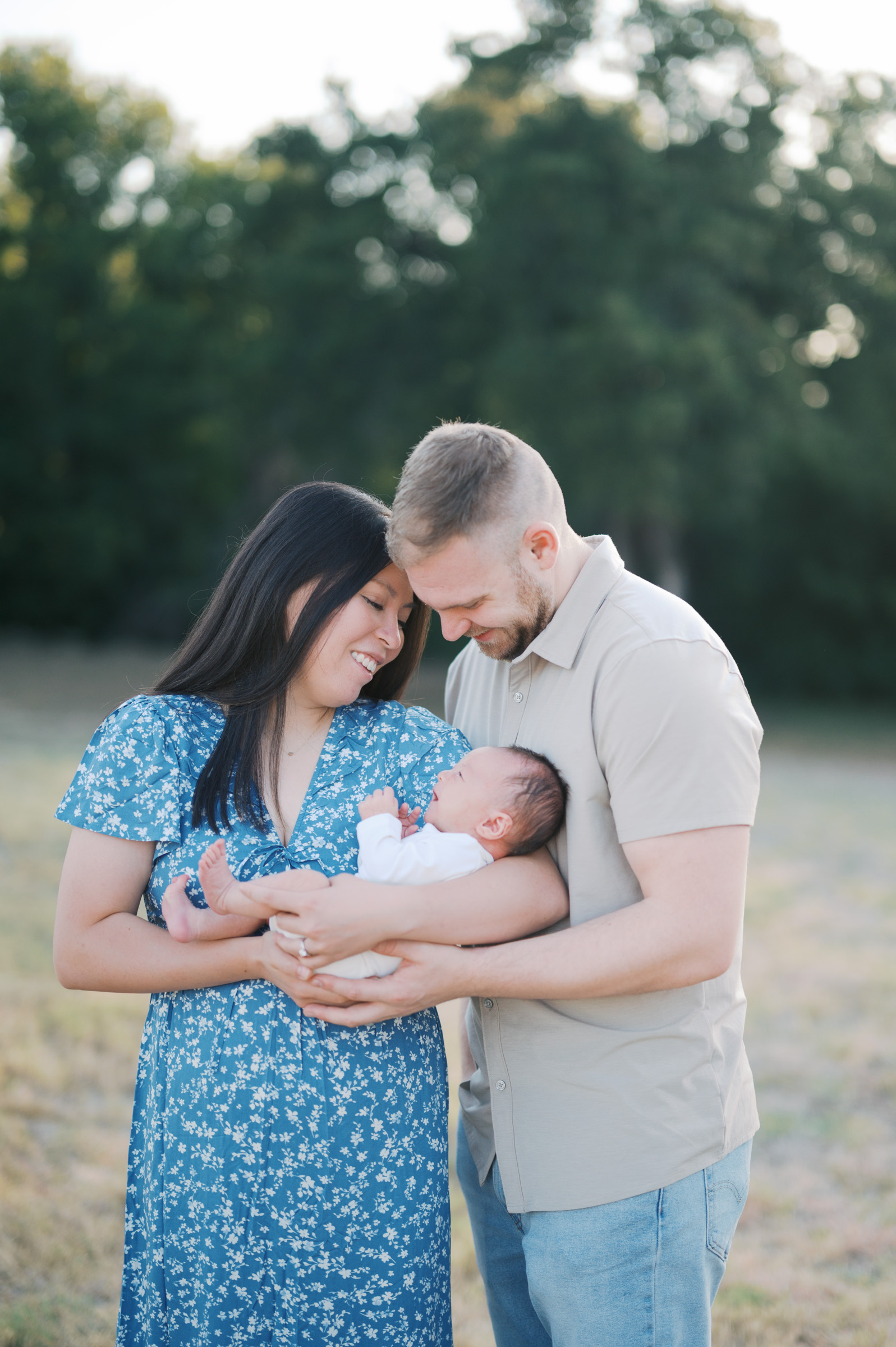 outdoor newborn photos in fort worth