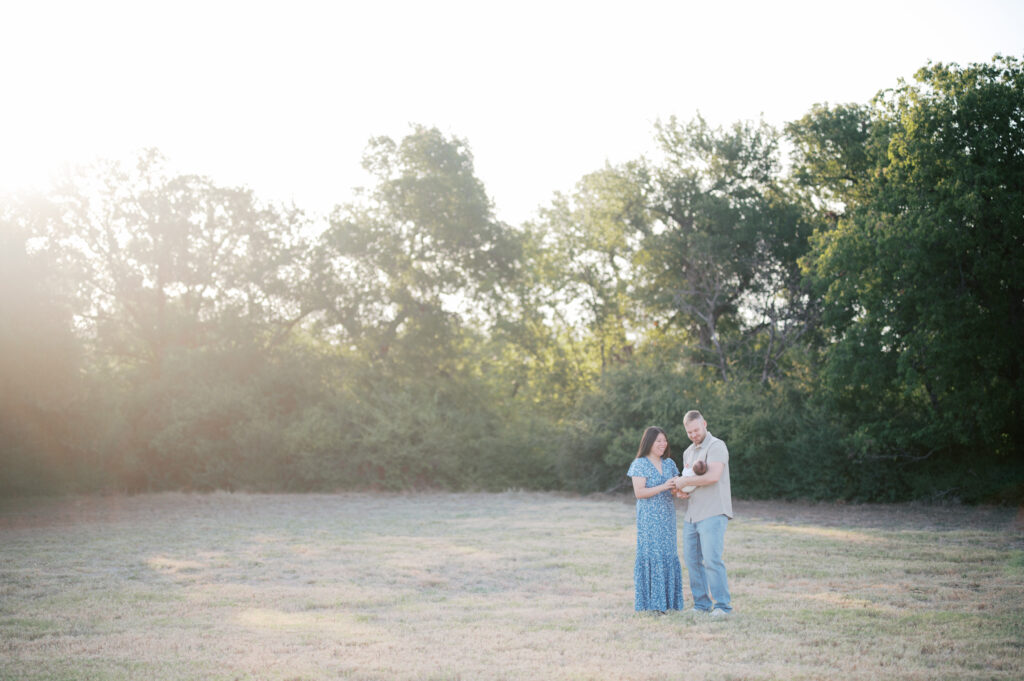outdoor newborn photos in fort worth 