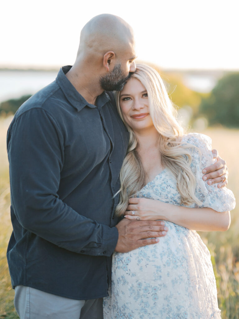 outdoor maternity photography in Dallas, white Rock Lake